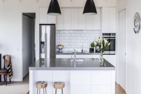 Photo of property in 16 Vogwill Road, Kumeu, 0810