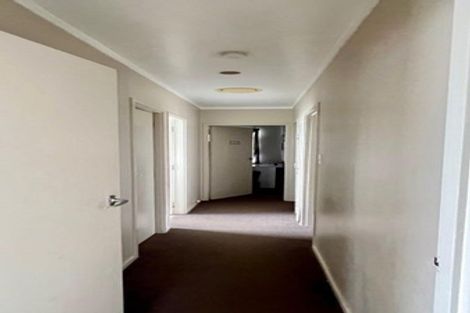 Photo of property in 32 Sunvue Road, Glen Eden, Auckland, 0602