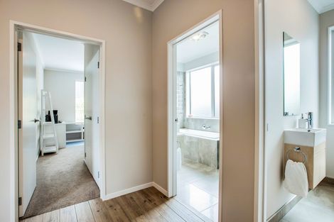 Photo of property in 15 Remana Crescent, Huapai, Kumeu, 0810