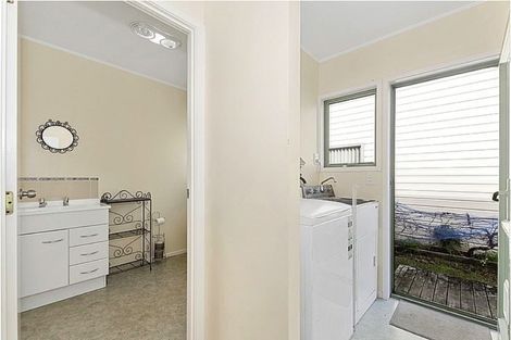 Photo of property in 124 One Tree Point Road, One Tree Point, 0118