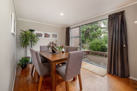 Photo of property in 30a Kiteroa Terrace, Rothesay Bay, Auckland, 0630