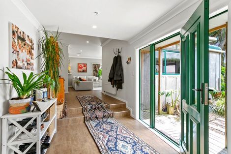 Photo of property in 128 Wairau Road, Oakura, 4314