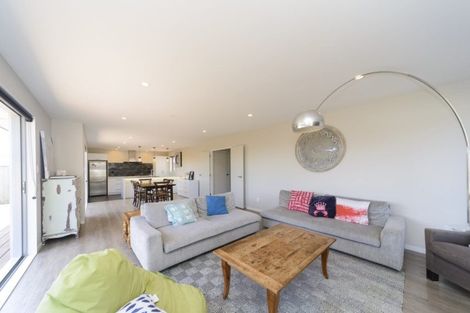 Photo of property in 140 Ruapehu Drive, Fitzherbert, Palmerston North, 4410