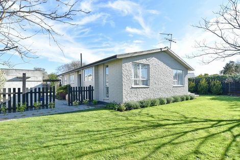 Photo of property in 4 Denniston Crescent, Redwood, Christchurch, 8051