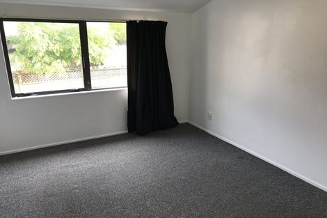 Photo of property in 4/35 Fields Parade, Oteha, Auckland, 0632