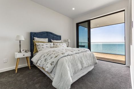 Photo of property in 8b Crispe Road, Clarks Beach, 2122