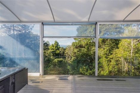 Photo of property in 19 Rauhuia Crescent, Parau, Auckland, 0604