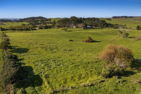 Photo of property in 2640 South Head Road, South Head, Helensville, 0874