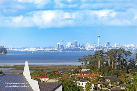 Photo of property in 3 Whiting Grove, West Harbour, Auckland, 0618