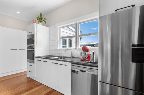 Photo of property in 30 Eynon Road, Morrinsville, 3300