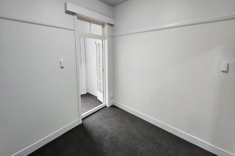 Photo of property in Devonport Apartments, 25/127 Saint Aubyn Street, New Plymouth, 4310