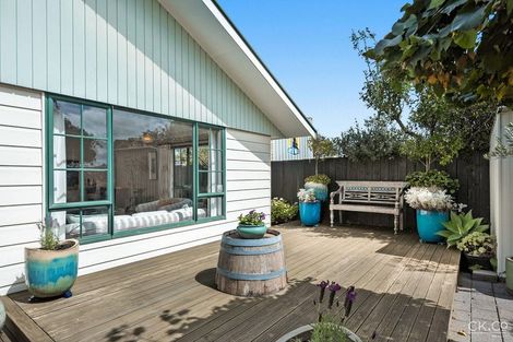 Photo of property in 2/118 Whites Line East, Waiwhetu, Lower Hutt, 5010