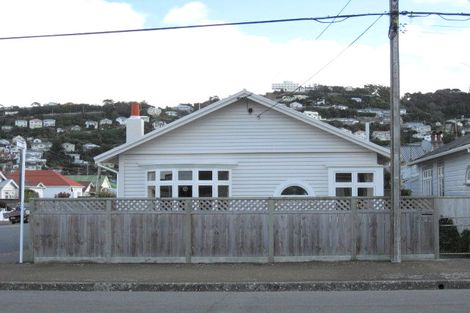Photo of property in 106 Yule Street, Lyall Bay, Wellington, 6022