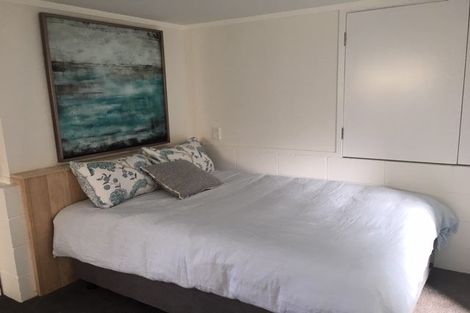 Photo of property in 1/1 Deuxberry Avenue, Northcote, Auckland, 0627