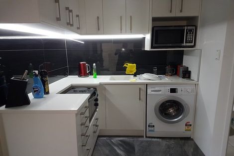 Photo of property in 1/85 Sylvan Avenue, Northcote, Auckland, 0627