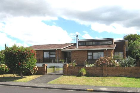 Photo of property in 4 Whiting Grove, West Harbour, Auckland, 0618