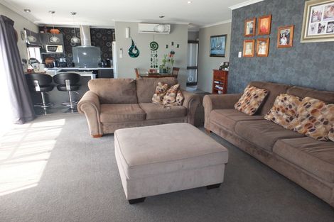 Photo of property in 35 Roore Street, Foxton Beach, Foxton, 4815