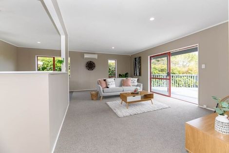 Photo of property in 17a Barron Drive, Green Bay, Auckland, 0604