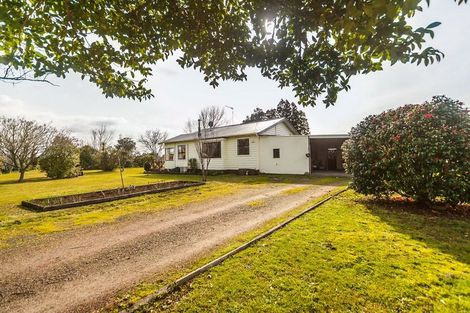 Photo of property in 190 Boord Crescent, Kumeu, 0891