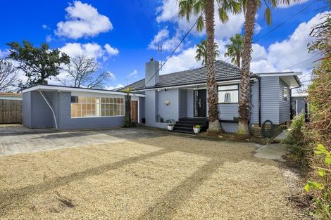 Photo of property in 1/204 Beach Haven Road, Beach Haven, Auckland, 0626