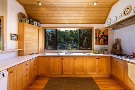 Photo of property in 18 Whakamoenga Point, Acacia Bay, Taupo, 3385