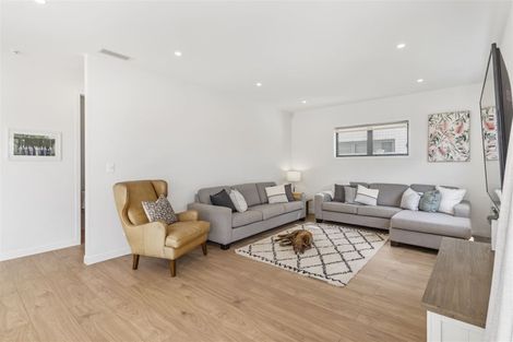 Photo of property in 20 Lynton Road, Bucklands Beach, Auckland, 2012