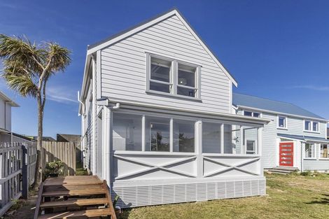 Photo of property in 77 Kaikoura Street, Maupuia, Wellington, 6022
