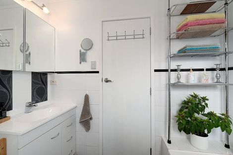 Photo of property in 20 Montclair Rise, Browns Bay, Auckland, 0630