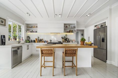 Photo of property in 5 Turnbull Road, Narrow Neck, Auckland, 0624