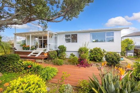 Photo of property in 2/27 Raleigh Road, Northcote, Auckland, 0627