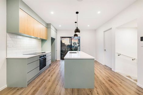 Photo of property in 6/107 Hobsonville Road, West Harbour, Auckland, 0618