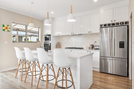 Photo of property in 4 Lewis Younie Road, Kumeu, 0810