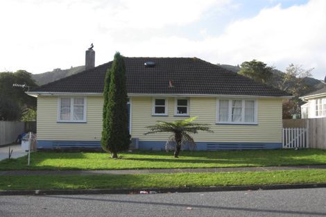 Photo of property in 71 Strand Crescent, Naenae, Lower Hutt, 5011