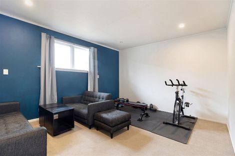 Photo of property in 21 Martin Place, Kelston, Auckland, 0602