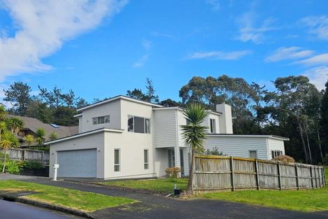 Photo of property in 28 Pin Oak Drive, Schnapper Rock, Auckland, 0632