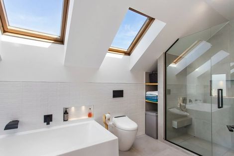 Photo of property in 21 Bryndwr Road, Fendalton, Christchurch, 8052