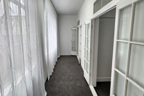 Photo of property in Devonport Apartments, 25/127 Saint Aubyn Street, New Plymouth, 4310
