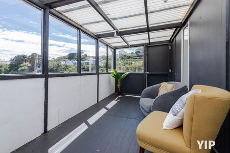Photo of property in 10 Black Rock Road, Newlands, Wellington, 6037