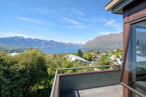 Photo of property in 25 Avalon Crescent, Fernhill, Queenstown, 9300