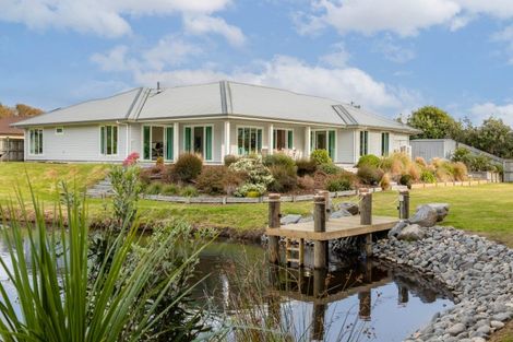 Photo of property in 32a Titoki Road, Waikanae Beach, Waikanae, 5036