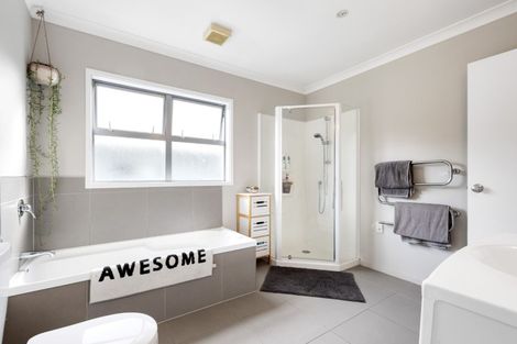 Photo of property in 82a Kirton Drive, Riverstone Terraces, Upper Hutt, 5018