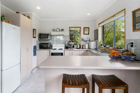Photo of property in 19 Reeves Road, Acacia Bay, Taupo, 3330