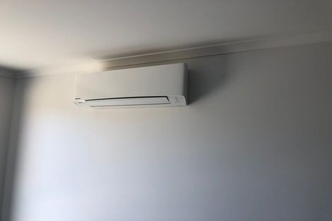 Photo of property in 2 Opaoa Way, Aotea, Porirua, 5024