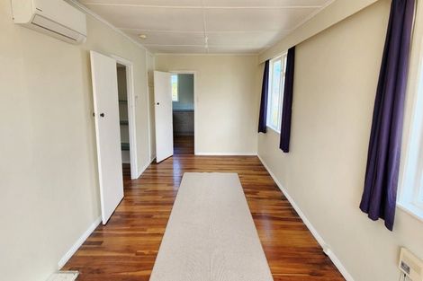 Photo of property in 6 Mcguire Street, Hawera, 4610