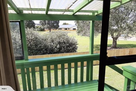 Photo of property in 16 Shearwater Street, One Tree Point, 0118