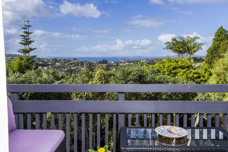 Photo of property in 2/813 East Coast Road, Northcross, Auckland, 0630