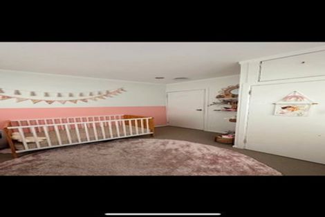 Photo of property in 105 Triangle Road, Massey, Auckland, 0614