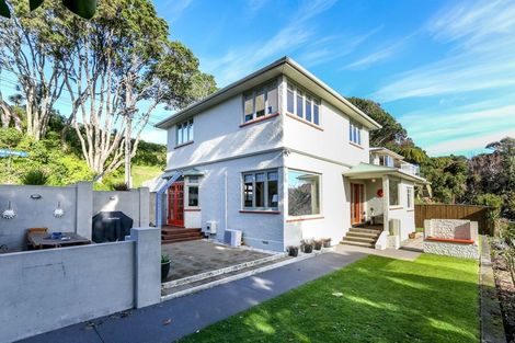 Photo of property in 76 Belt Road, New Plymouth, 4310