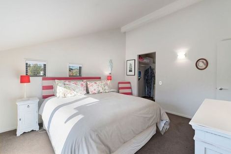 Photo of property in 166 Beacon Point Road, Wanaka, 9305