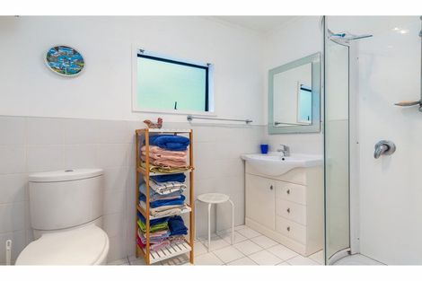 Photo of property in 2/24 Sunnyside Road, Sunnyvale, Auckland, 0612